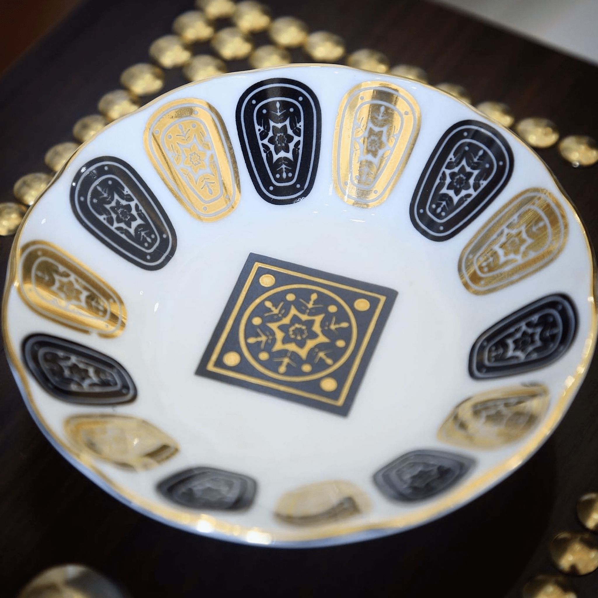 Porselen Çay Tabağı 12 kişilik Acem Klasik Altın Yaldızlar Siyah Zerafet | Luxury Turkish Tea Set - Tabak | DUKKANI ISTANBUL