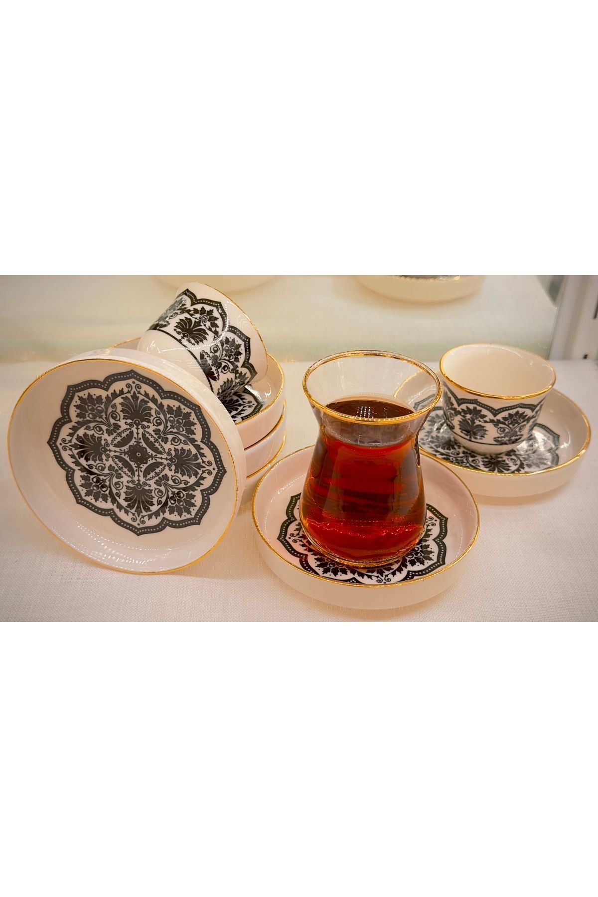 Siyah Desenli 18 Parça Altın Yaldızlı El İşlemeli Çay ve Mırra Seti – 6 Kişilik | Luxury Turkish Tea Set - Bardak | DUKKANI ISTANBUL