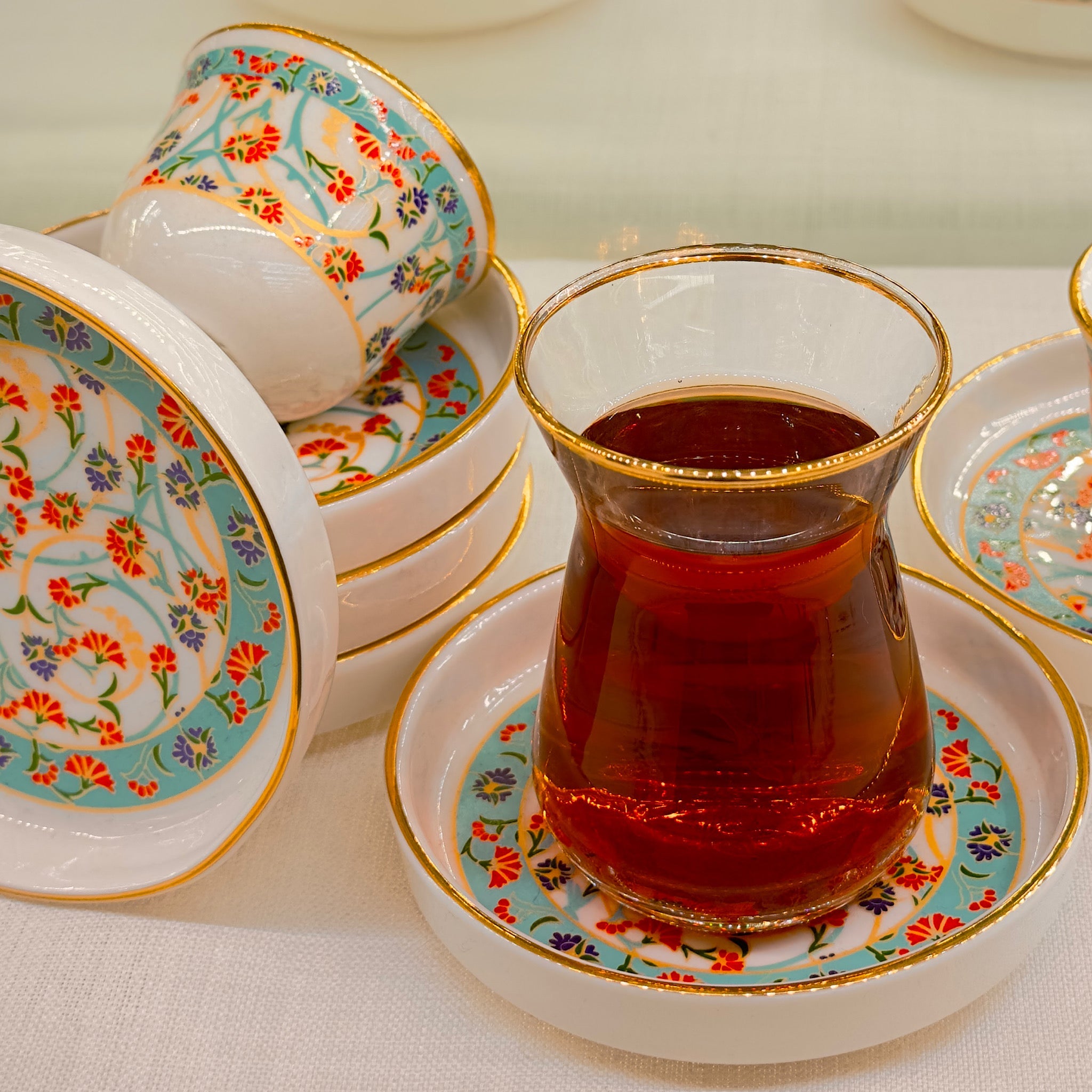 6 Kişilik Ela Sarmaşık Desenli Porselen Çay Seti – Altın Yaldızlı Şık Tasarım | Luxury Turkish Tea Set - Bardak | DUKKANI ISTANBUL