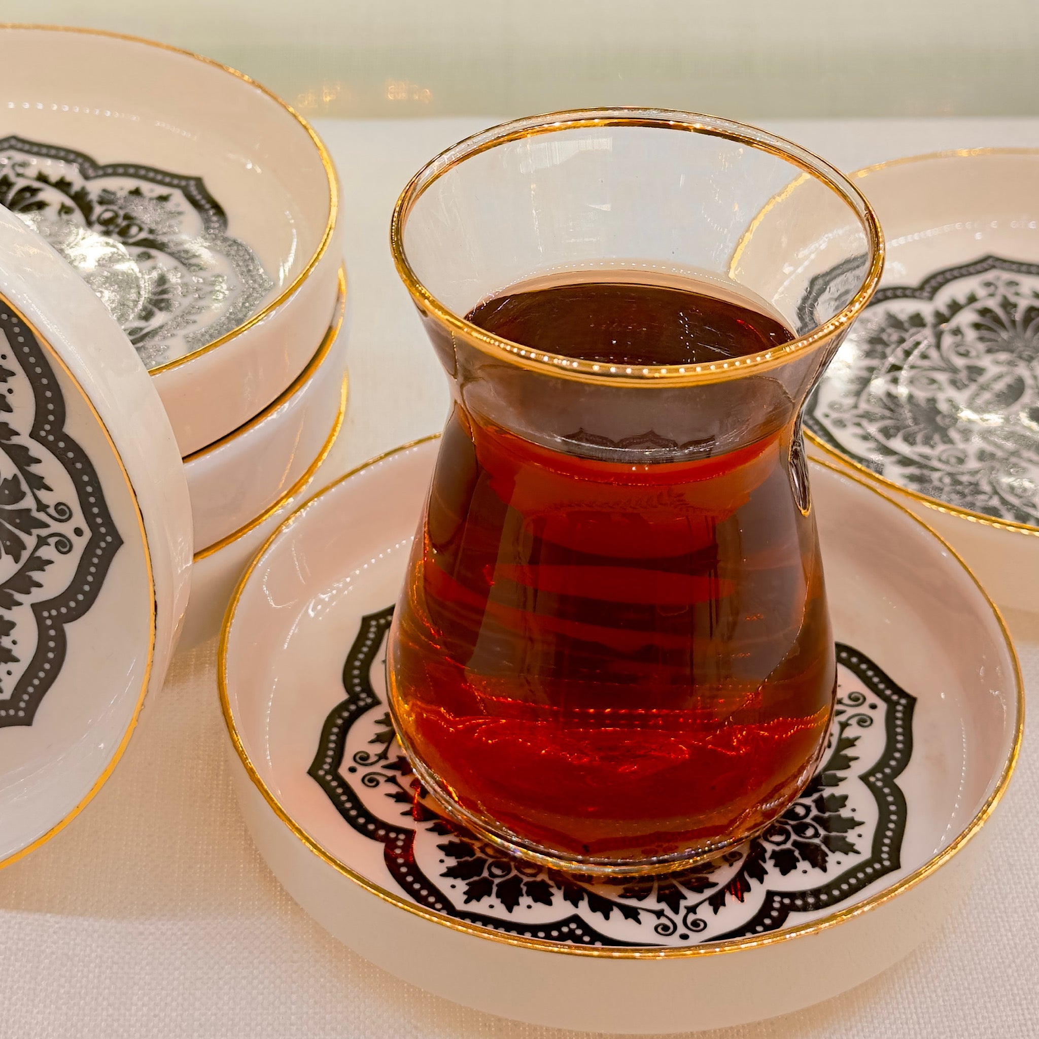 6 Kişilik Ela Siyah Yaldızlı Porselen Çay Bardağı Seti – Asaletin İnce Hâli | Luxury Turkish Tea Set - Bardak | DUKKANI ISTANBUL