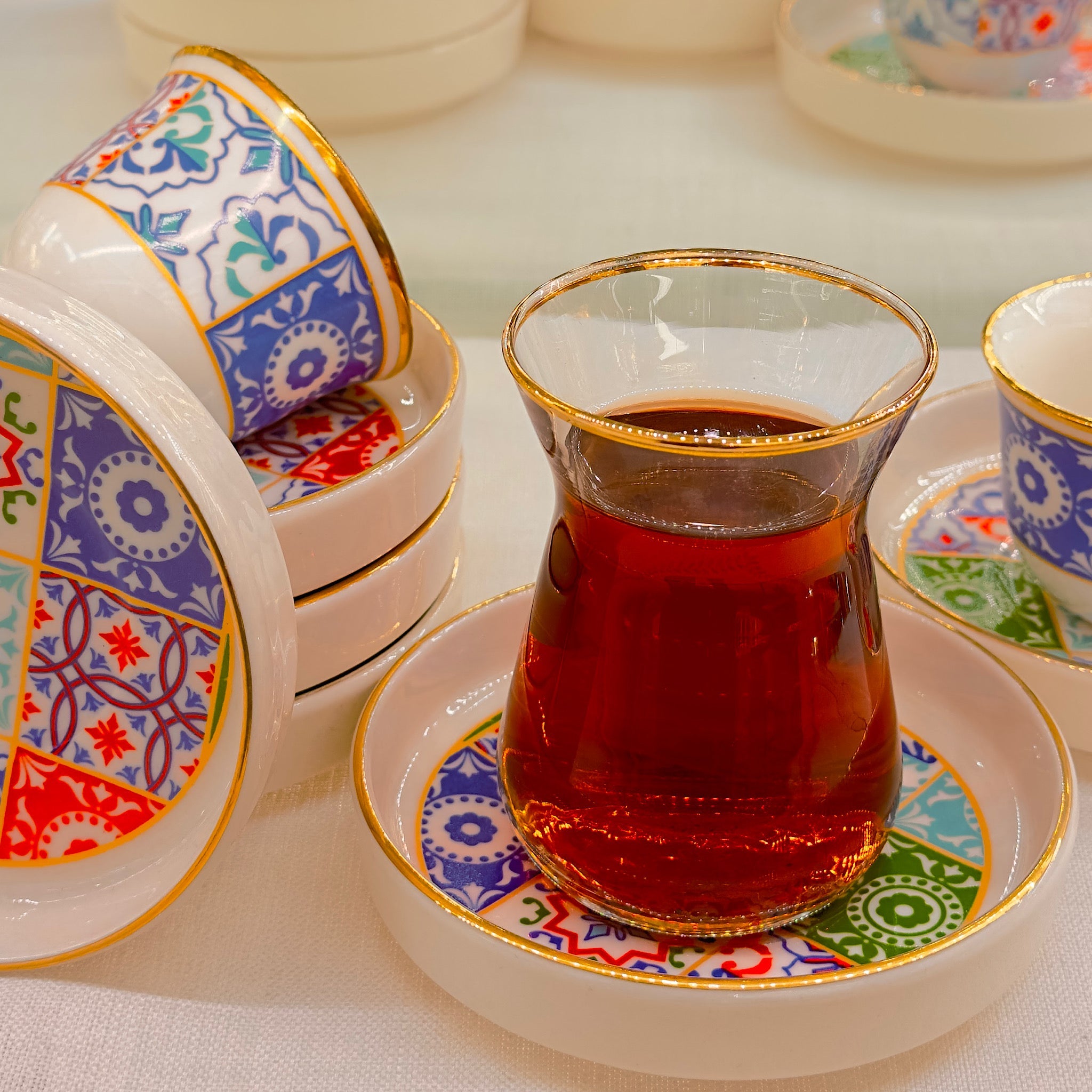 Etnik Desenli 18 Parça Altın Yaldızlı El İşlemeli Çay ve Mırra Seti – 6 Kişilik | Luxury Turkish Tea Set - Bardak | DUKKANI ISTANBUL